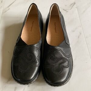 Hush puppies like new size 6.5 leather upper